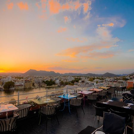 Hotel Pratap Bhawan Udaipur Bagian luar foto