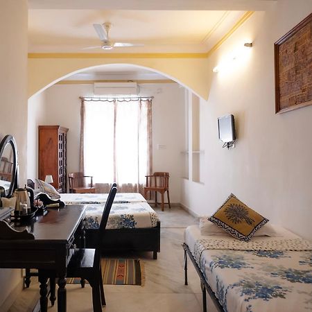 Hotel Pratap Bhawan Udaipur Bagian luar foto