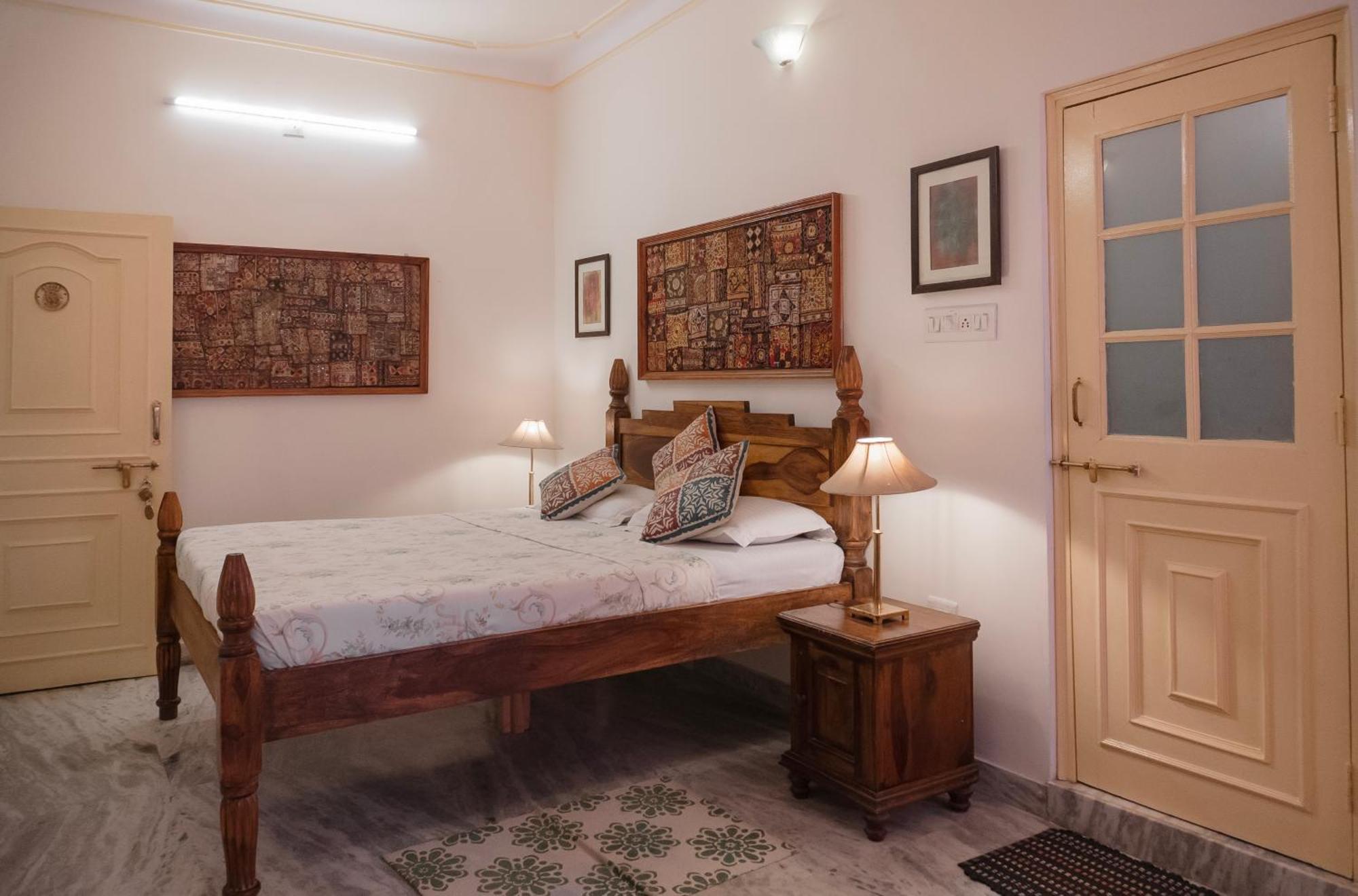 Hotel Pratap Bhawan Udaipur Bagian luar foto