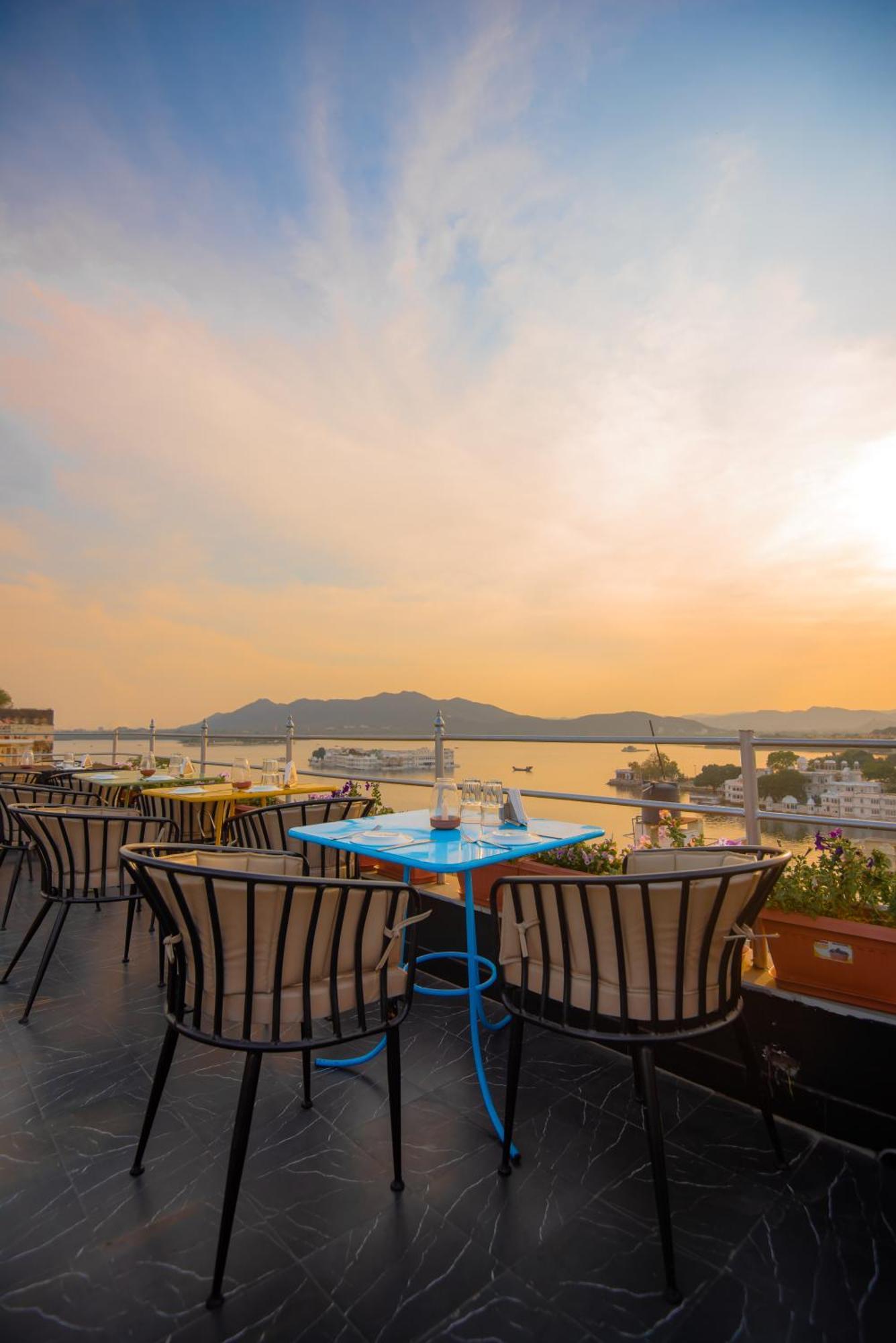 Hotel Pratap Bhawan Udaipur Bagian luar foto