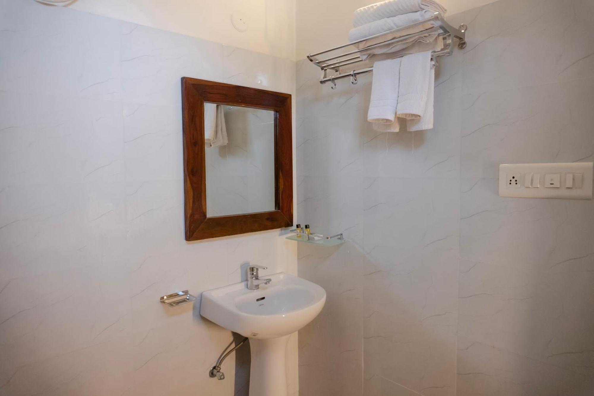 Hotel Pratap Bhawan Udaipur Bagian luar foto