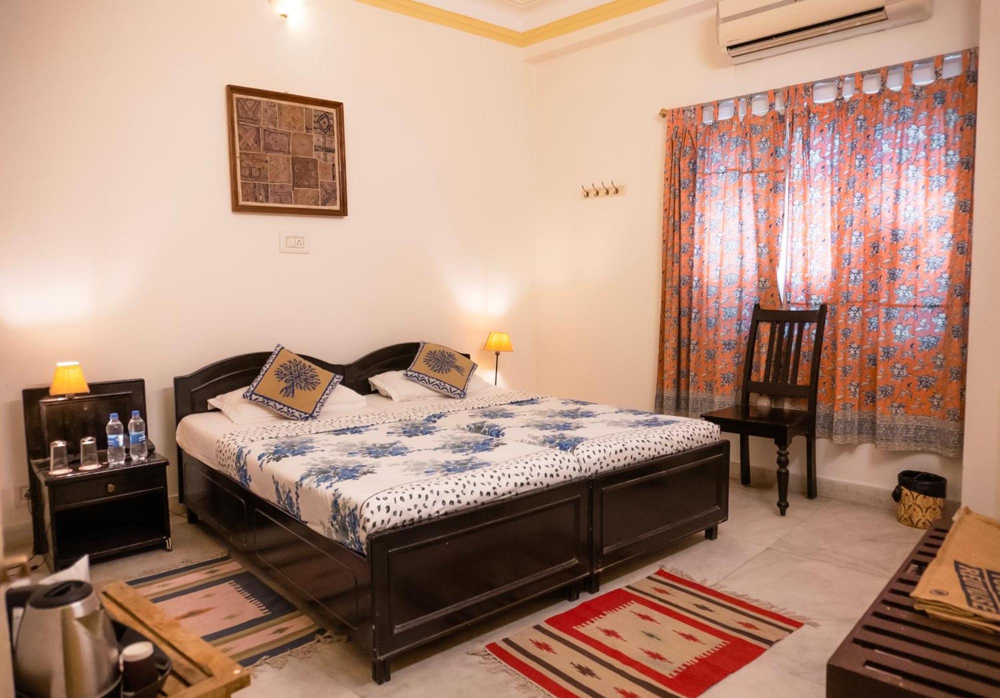 Hotel Pratap Bhawan Udaipur Bagian luar foto