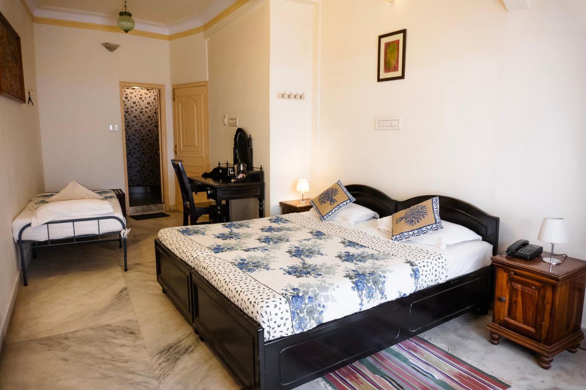 Hotel Pratap Bhawan Udaipur Bagian luar foto
