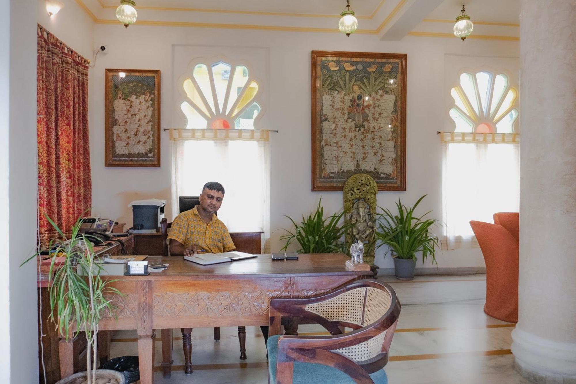 Hotel Pratap Bhawan Udaipur Bagian luar foto