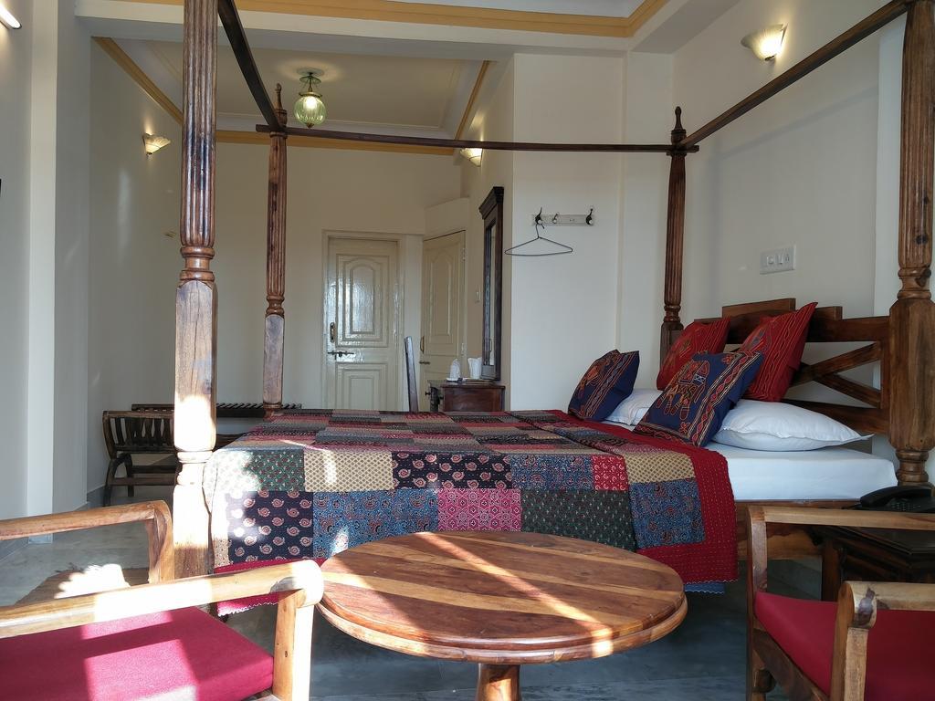 Hotel Pratap Bhawan Udaipur Bagian luar foto